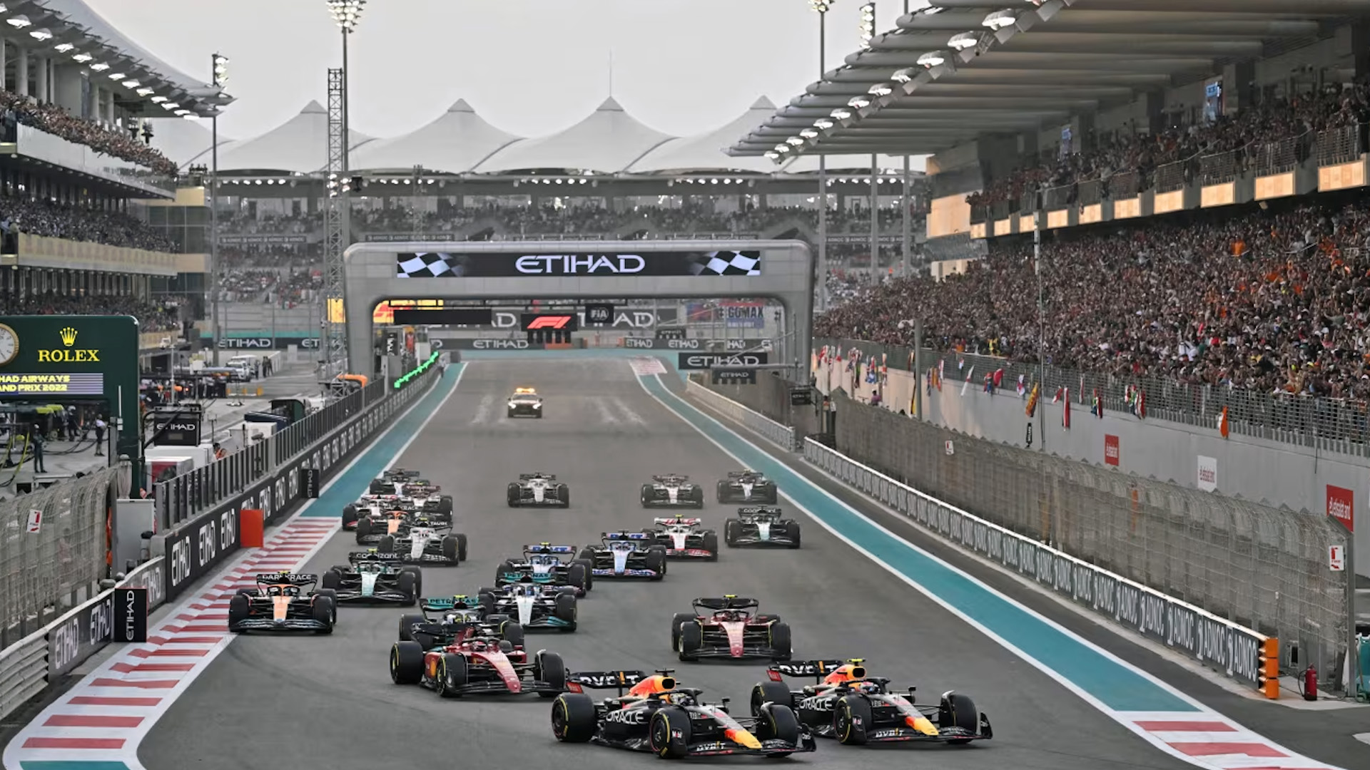 F1-Abu-Dhabi-GP-Race-Start-image-by-AutomotiveWoman