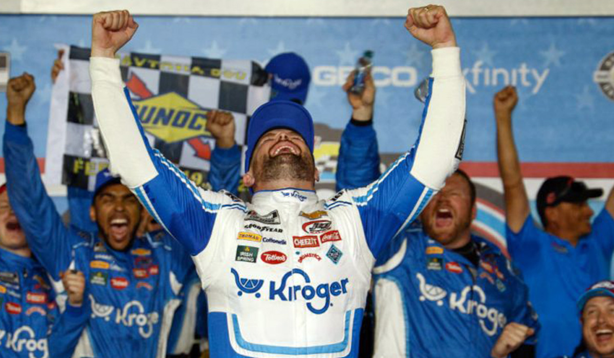 Ricky-Stenhouse-Jr.-in-Daytona-500-Victory-Lane-shared-by-AutomotiveWoman.com