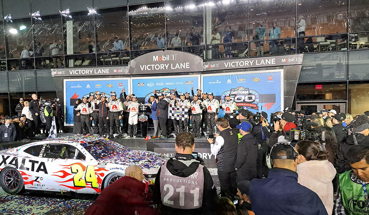 William-Byron-Victory-Lane-article-insert-by-AutomotiveWoman.com