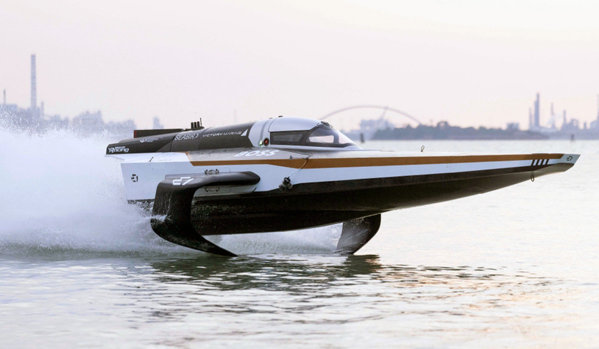 E1-Racing-Boat-in-Action-shared-by-AutomotiveWoman.com