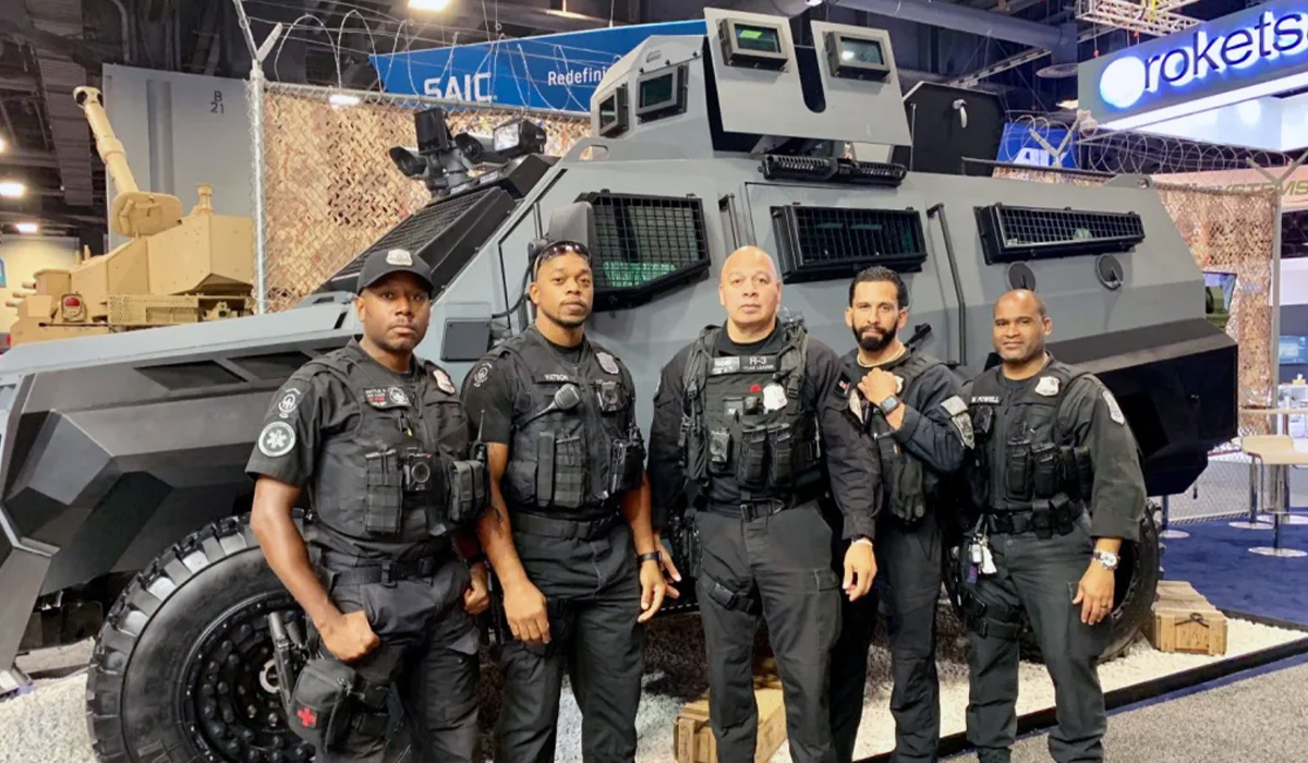 Roshel-Armored-Vehicle-with-Swat-Team-shared-by-AutomotiveWoman.com