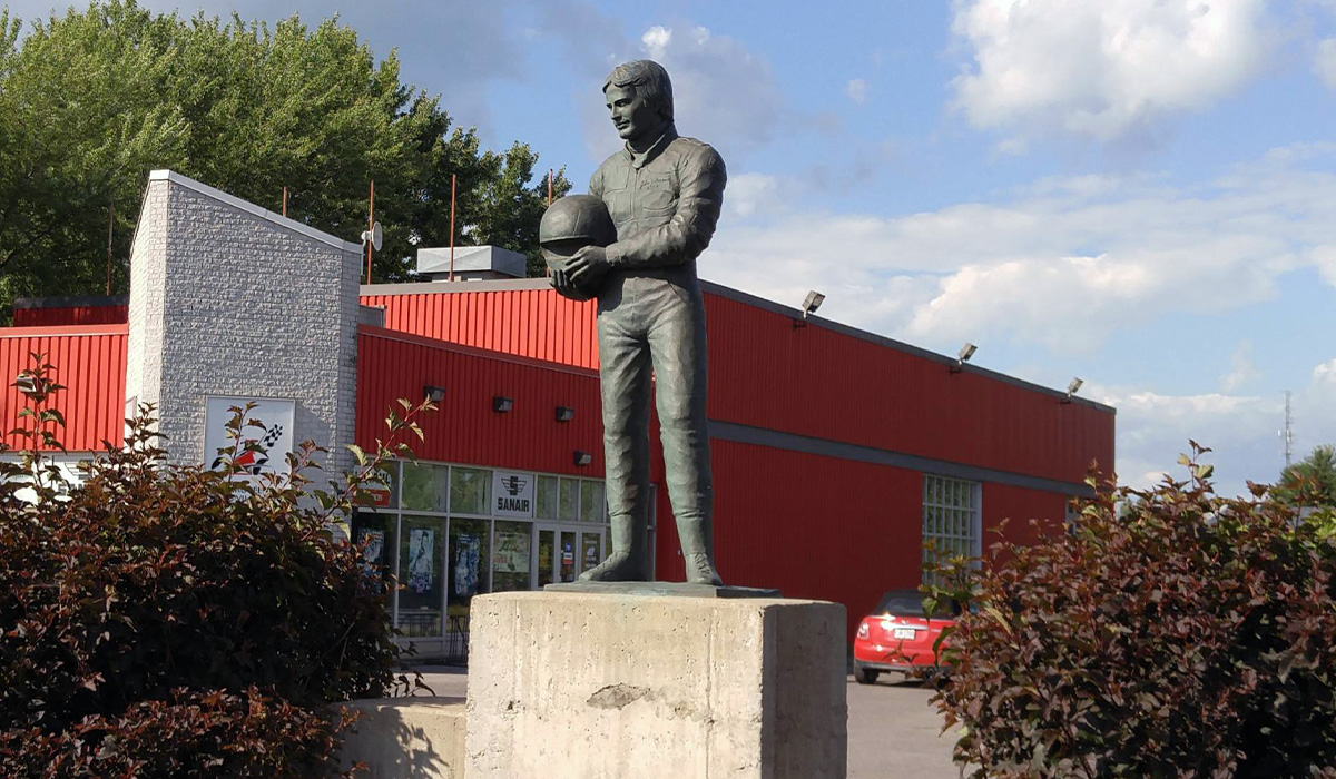 Gilles-Villenueve-Original-Statue-shared-by-AutomotiveWoman.com